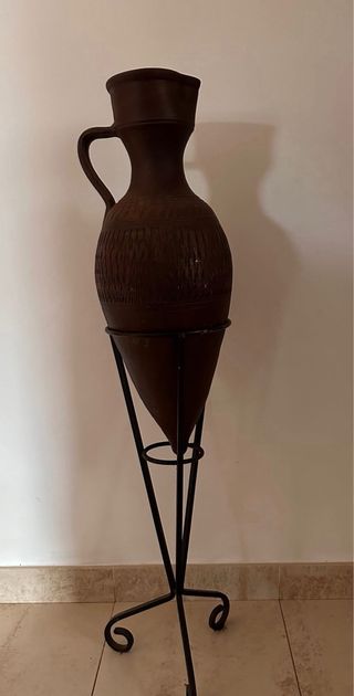 Jarrón Ánfora Vintage con Pie de Forja