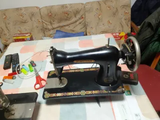 Máquina de coser antigua Hexagon