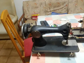 Máquina de coser antigua Hexagon