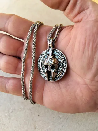Cadena y Colgante Casco Guerrero espartano