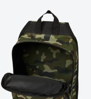 Mochila de pesca Ranger camuflaje con caja.
