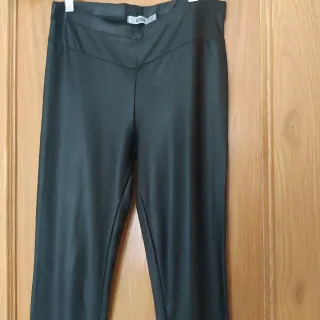 Leggings efecto piel Stradivarius Talla M