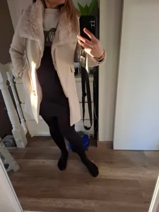 Abrigo Salsa Beige crema con Cuello Peludo