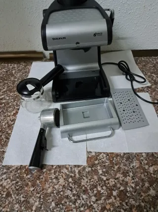 Cafetera Taurus. practicamente nueva.