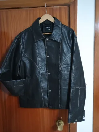Chaqueta efecto piel ZARA Negra/Marrón Talla L