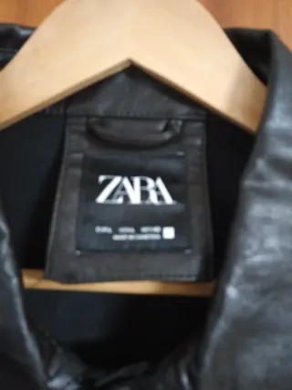 Chaqueta efecto piel ZARA Negra/Marrón Talla L