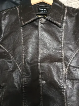 Chaqueta efecto piel ZARA Negra/Marrón Talla L