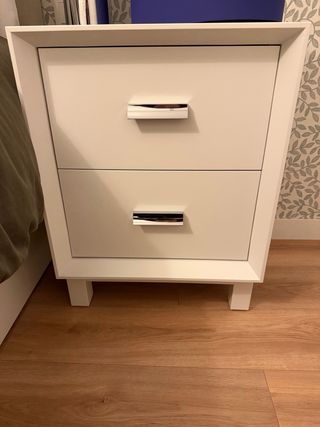 Cómoda y mesitas de madera