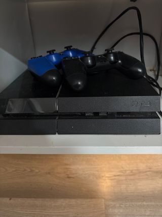 PS4 (Playstation 4) con 2 mandos