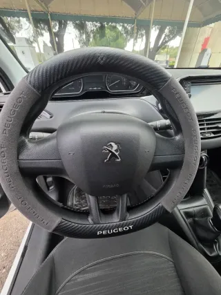 Peugeot 208 2015