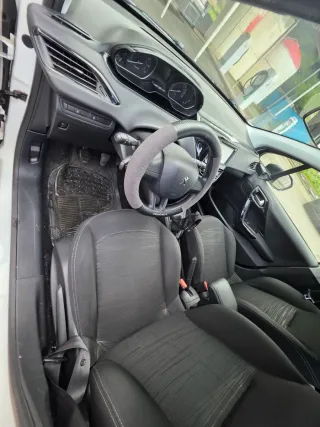 Peugeot 208 2015