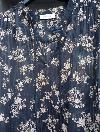 Blusa floral negra