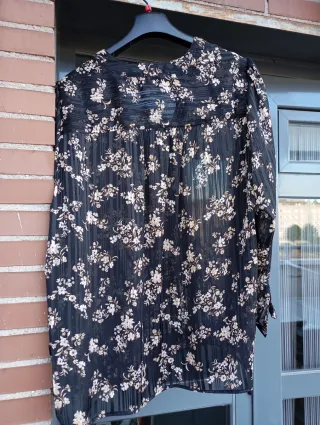 Blusa floral negra