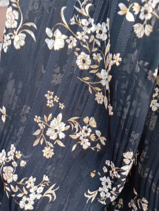 Blusa floral negra