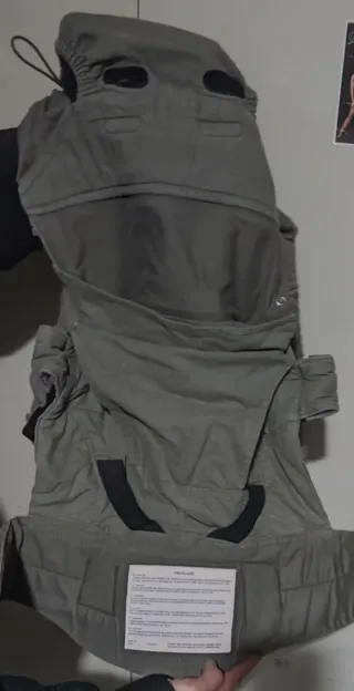 Mochila porta bebé azul con jirafas