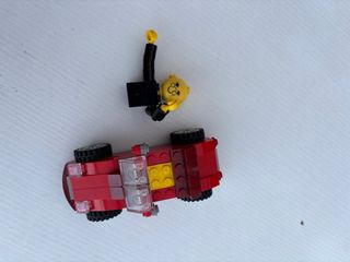 Lego: 2 coches y cabeza figura grande