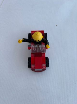 Lego: 2 coches y cabeza figura grande