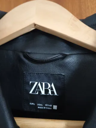 Chaqueta Zara imitación cuero negra hombre