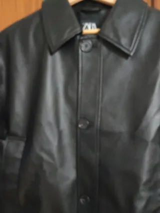 Chaqueta Zara imitación cuero negra hombre