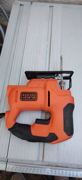 Sierra de calar Black+Decker 400W