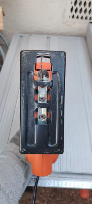 Sierra de calar Black+Decker 400W