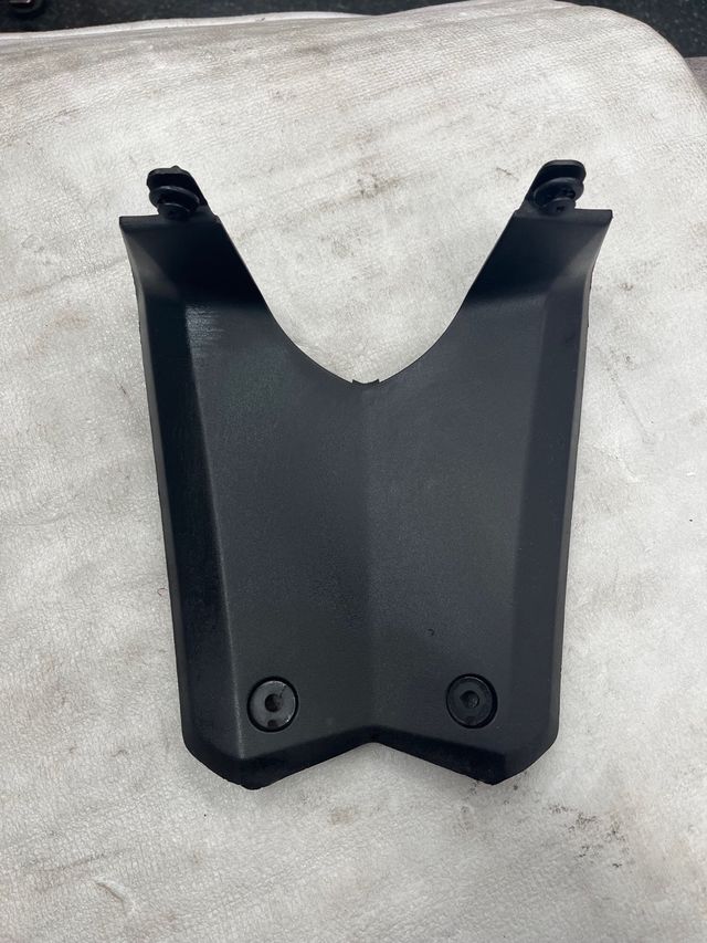 Tapa Batería Kymco AK 550r