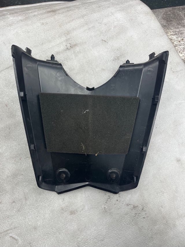 Tapa Batería Kymco AK 550r