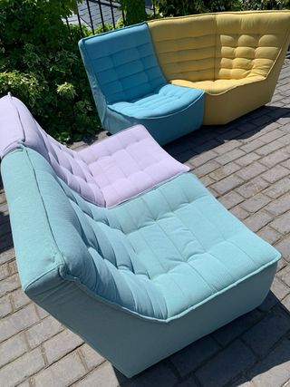 Sofá modular de tela, módulos de colores diferente