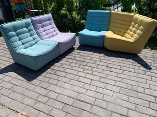 Sofá modular de tela, módulos de colores diferente