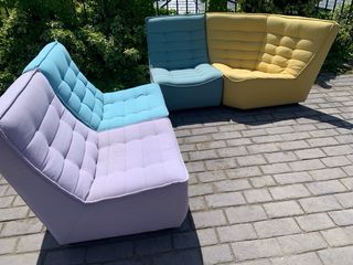Sofá modular de tela, módulos de colores diferente
