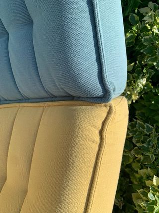 Sofá modular de tela, módulos de colores diferente