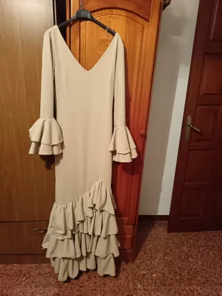 Traje de flamenca verde volantes