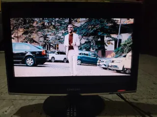 TV Samsung T200HD con control
