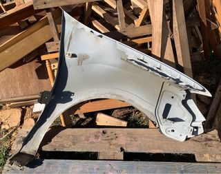 Aleta Delantera Conductor Dacia Sandero Blanca