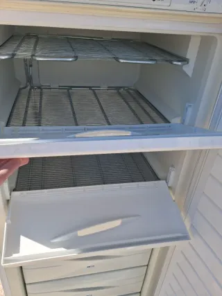 Congelador vertical Hoover