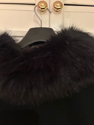 Chaqueta Zara Negra con Cuello Peludo