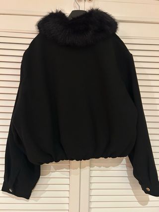 Chaqueta Zara Negra con Cuello Peludo