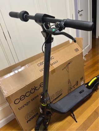 Patinete Cecotec Bongo D30 30Km Autonomía