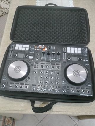 Controladora DJ Native Instruments Traktor S4 MK3