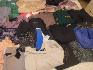 Se vende lote de 26 vestidos nuevos