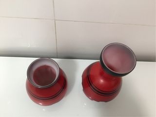 Juego de 2 jarrones de cristal rojo y negro