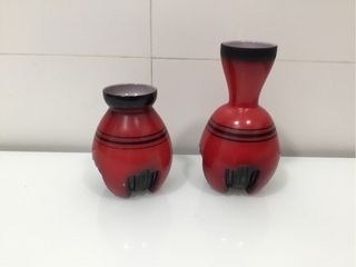 Juego de 2 jarrones de cristal rojo y negro