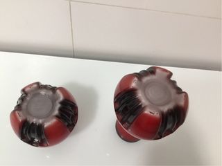 Juego de 2 jarrones de cristal rojo y negro