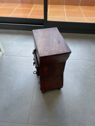 Cajonera de madera rústica