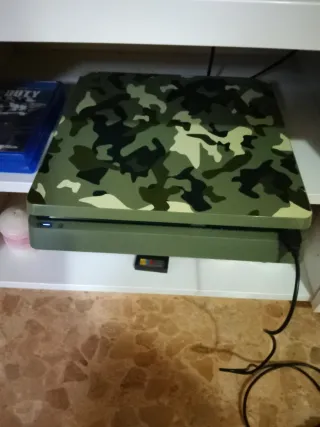 PS4 Camuflaje + 2 Juegos Call of Duty
