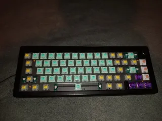 Kit Teclado Mecánico GMK67 + Switches y keycaps