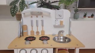 Cocina de juguete con complementos