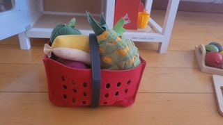 Cocina de juguete con complementos