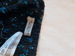 T XS Minifalda negra flores azul