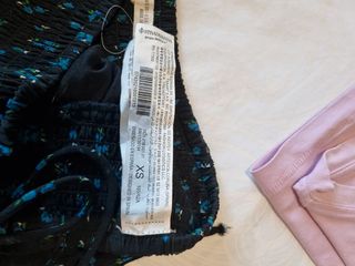 T XS Minifalda negra flores azul